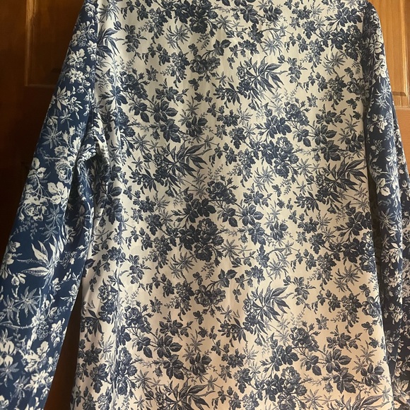 A beautiful button-up blouse to dress up or go casual. Navy & white floral. - Picture 4 of 8
